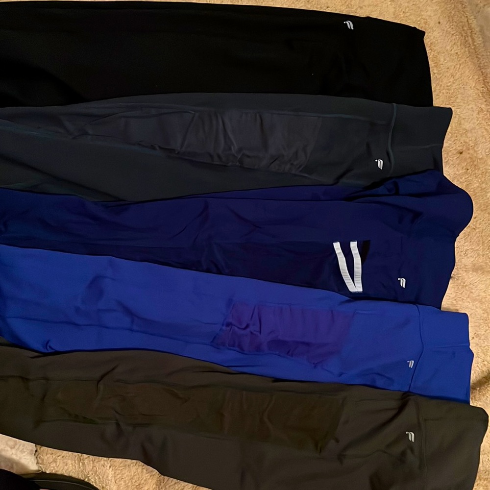 Women’s Fabletics PowerHold 7/8 length leggings- lot of 5-